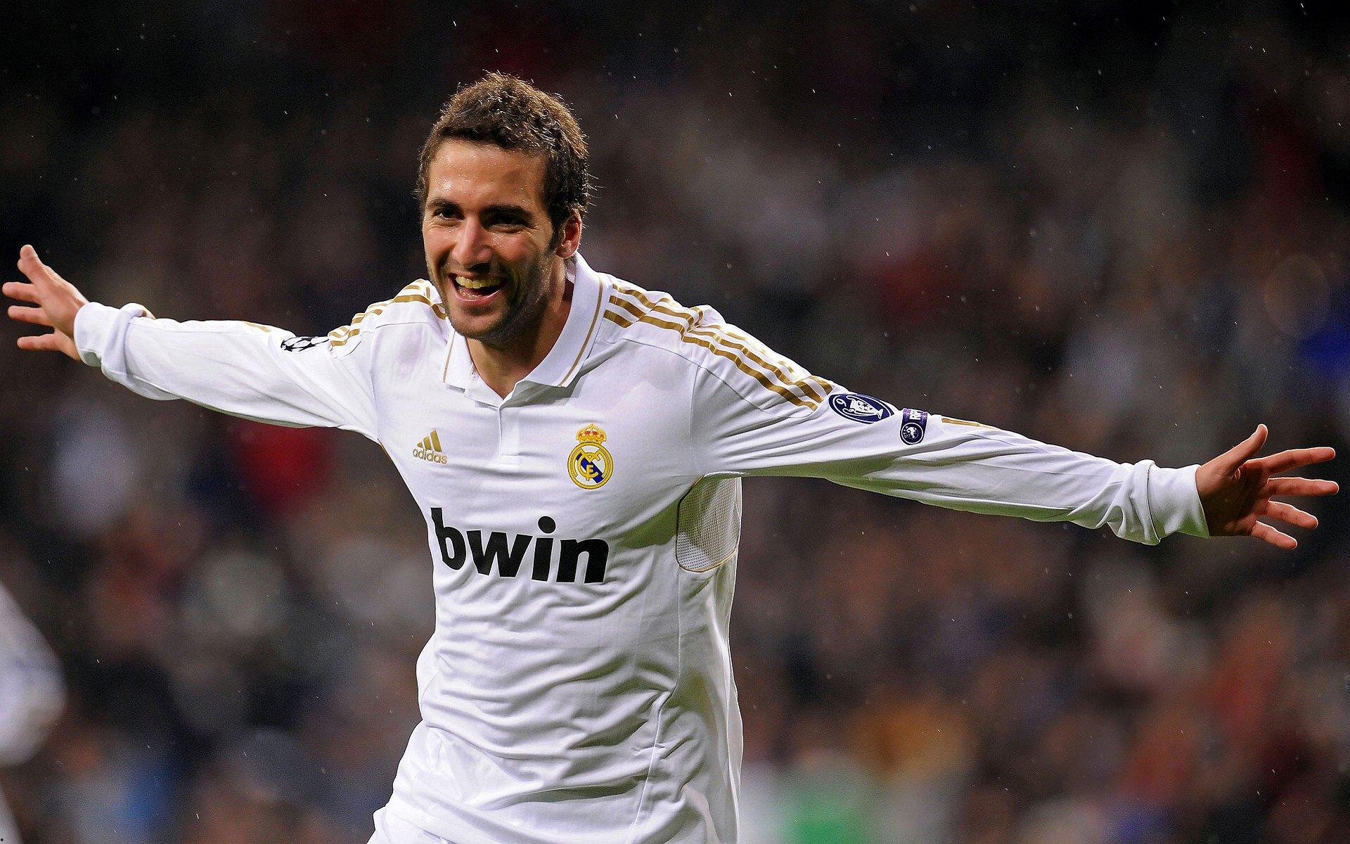 汉堡成功免租引进佩雷茨，拜仁慷慨条款助力德乙冲甲之路